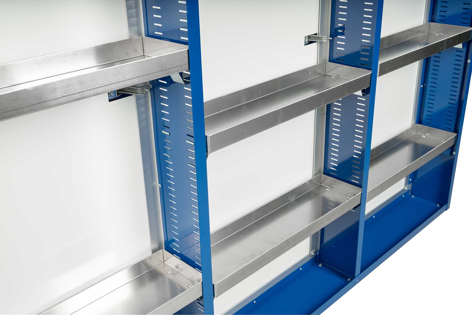 WheelWell_blue_45_back_shelves